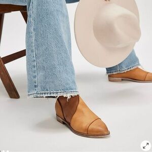 Free People Royale Mont Blanc Flat Pointed Toe Slip On Shoe Tan Size 40 (9-9.5)